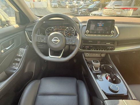 Used 2023 Nissan Rogue SV w/ SV Premium B Package AWD/4WD image 12