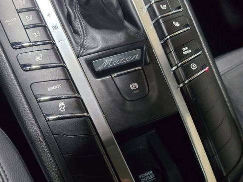 Used 2016 Porsche Macan S image 16