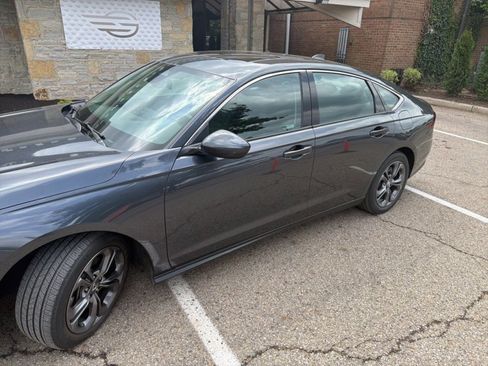 Used 2023 Honda Accord EX image 9