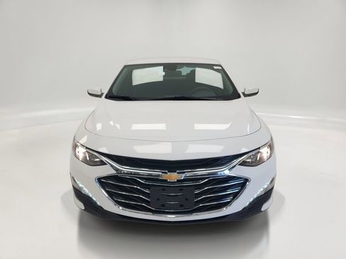 Used 2024 Chevrolet Malibu LT image 2