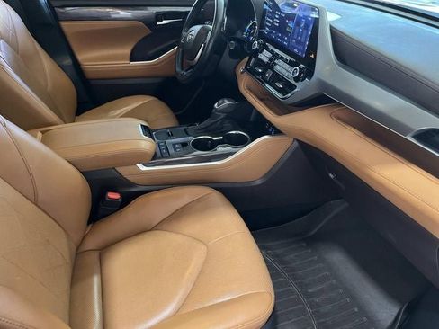 Used 2022 Toyota Highlander Platinum image 26