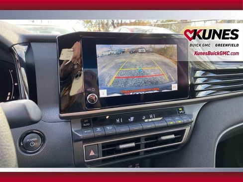 Used 2025 Toyota Camry LE image 28