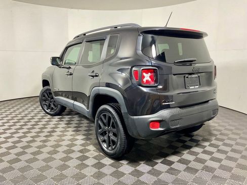 Used 2016 Jeep Renegade Latitude image 9