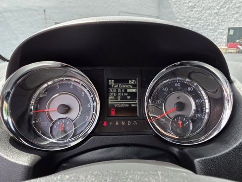 Used 2015 Chrysler Town & Country S w/ Trailer Tow Group FWD image 16