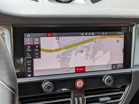 Certified 2026 Porsche Macan AWD/4WD image 15