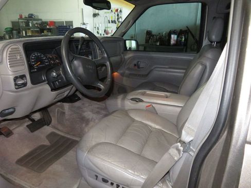 Used 1999 GMC Suburban 2500 w/ Marketing Opt Pkg 3 image 18