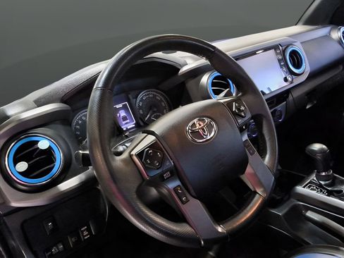 Used 2023 Toyota Tacoma TRD Sport AWD/4WD image 8