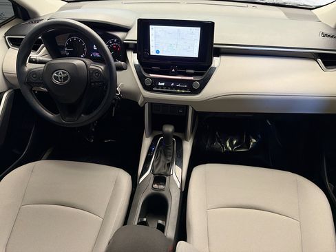 Used 2024 Toyota Corolla Cross L image 12