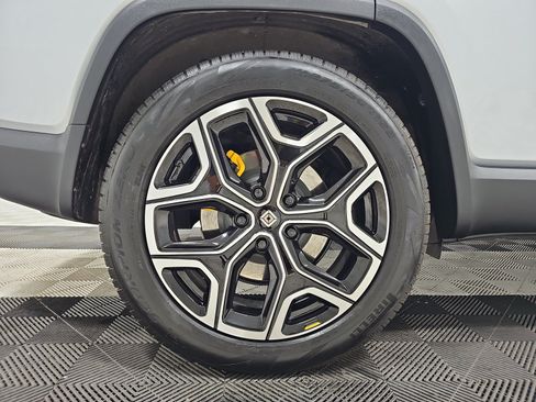 Used 2024 Rivian R1S Adventure AWD/4WD image 12
