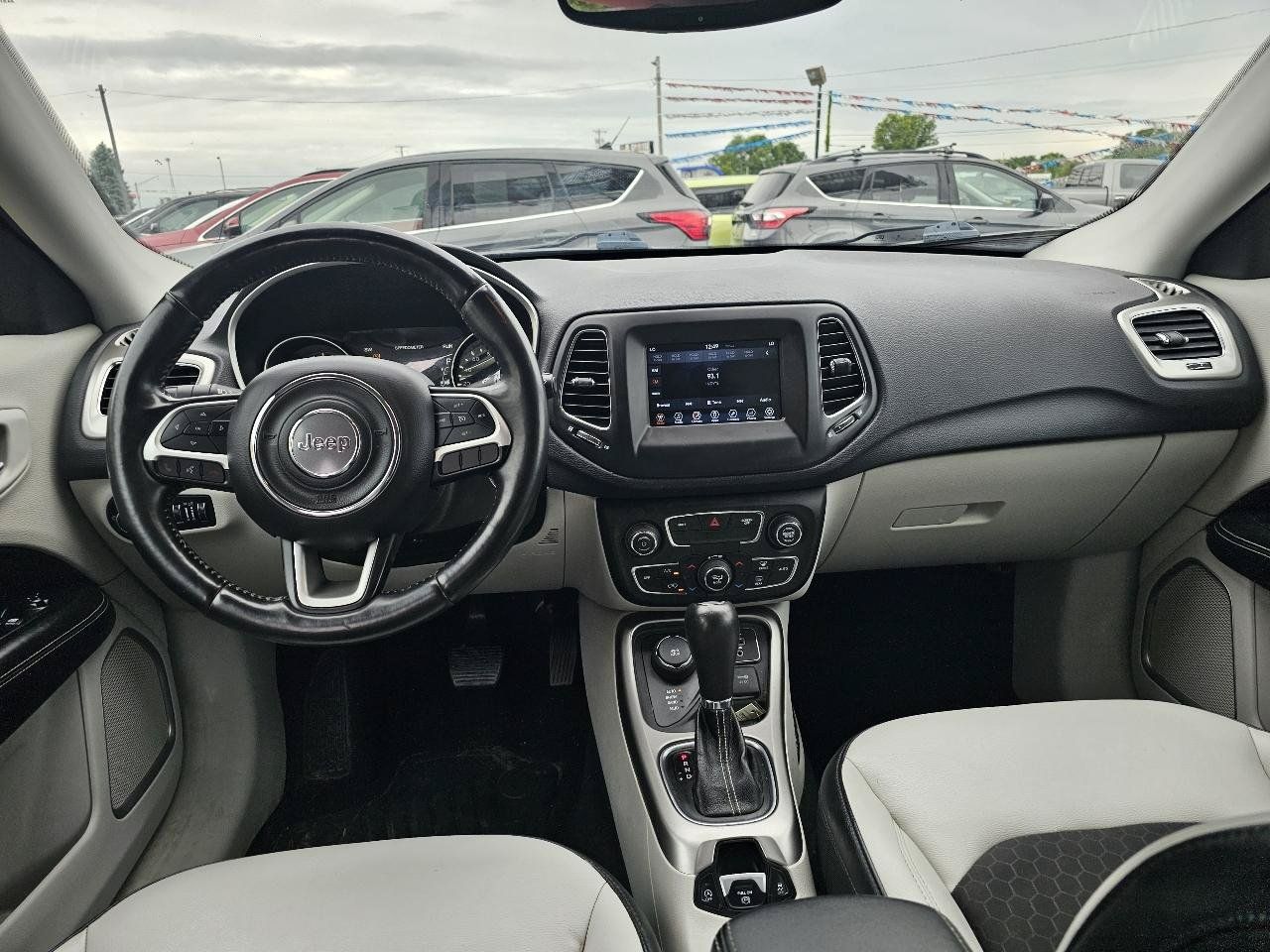 Used 2018 Jeep Compass Latitude w/ Popular Equipment Group AWD/4WD image 3