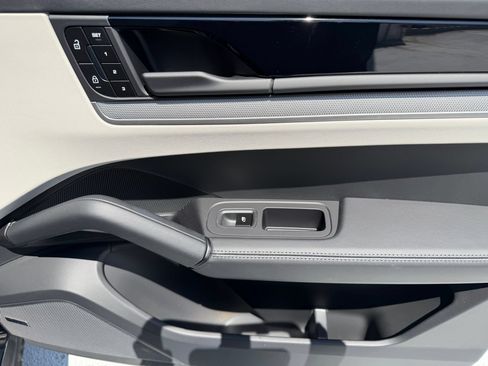 Certified 2026 Porsche Cayenne AWD/4WD image 17