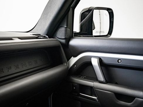 Used 2023 Land Rover Defender 110 X-Dynamic SE image 45