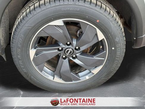 Used 2025 Nissan Rogue SV image 30