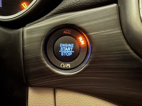 Used 2019 Jeep Grand Cherokee Laredo AWD/4WD image 20