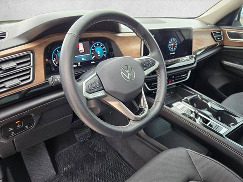 Used 2024 Volkswagen Atlas SE FWD image 9