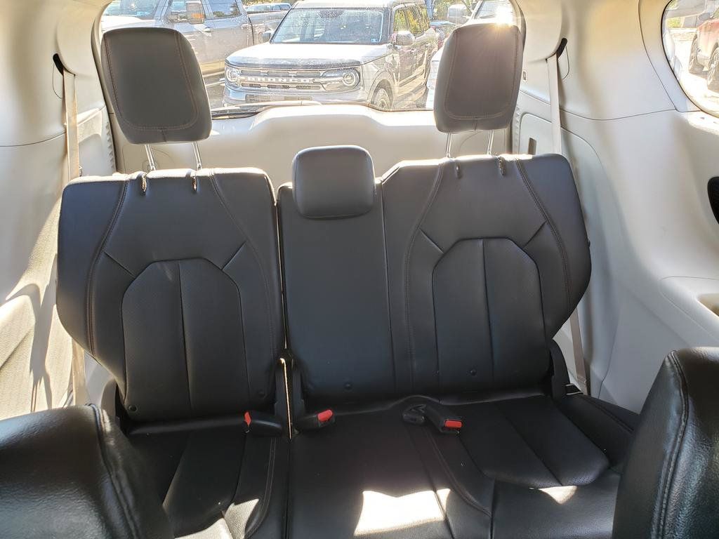 Used 2020 Chrysler Pacifica Touring-L Plus FWD image 13