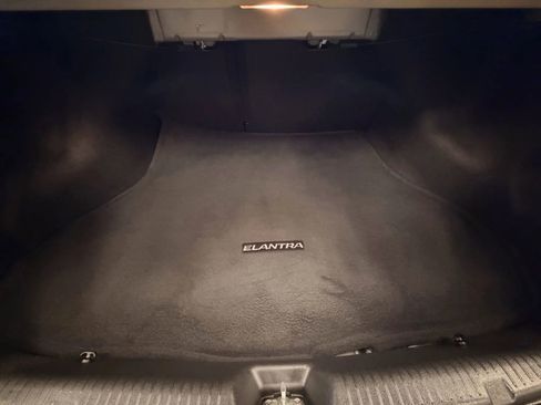 Used 2013 Hyundai Elantra GLS w/ Preferred Pkg image 16