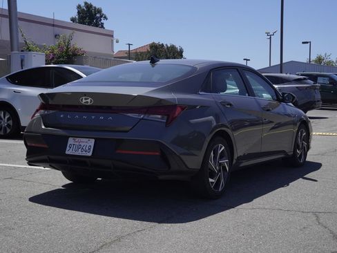 Used 2025 Hyundai Elantra SEL FWD image 4