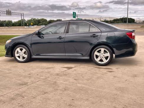 Used 2014 Toyota Camry SE FWD image 4