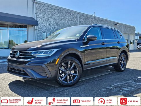 Used 2024 Volkswagen Tiguan SE w/ Panoramic Sunroof Package image 1