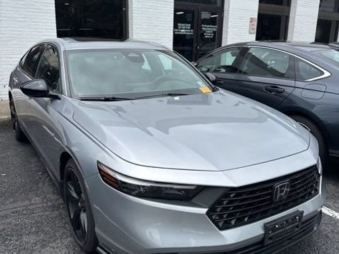 Used 2023 Honda Accord Sport image 2