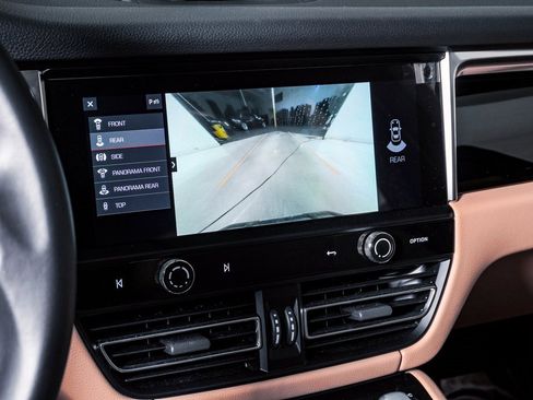 Certified 2025 Porsche Macan image 23