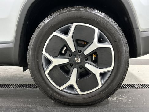 Used 2024 Rivian R1S Adventure AWD/4WD image 10