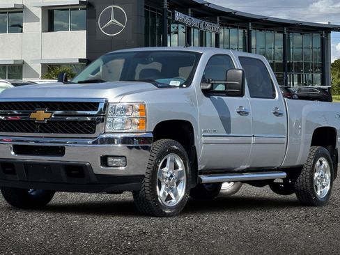 Used 2014 Chevrolet Silverado 2500 LT w/ Custom Sport Truck Package AWD/4WD image 8