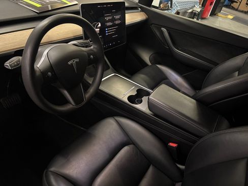 Used 2022 Tesla Model Y Long Range image 9