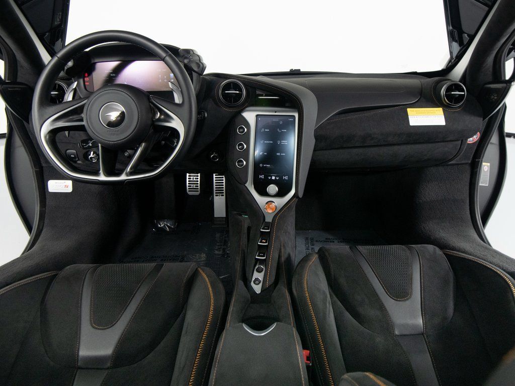 Used 2025 McLaren 750S RWD image 28
