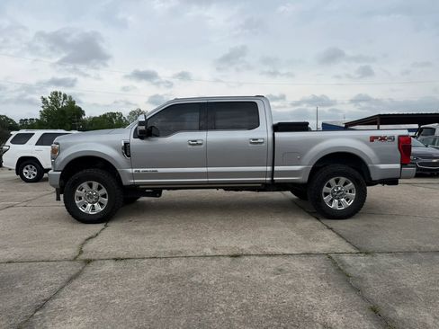 Used 2020 Ford F250 Platinum AWD/4WD image 2