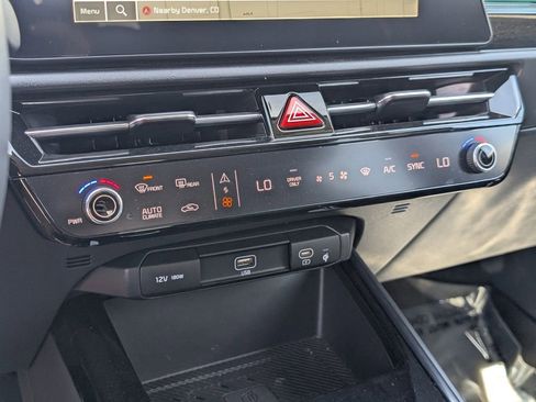 Used 2023 Kia Niro SX Touring FWD image 29