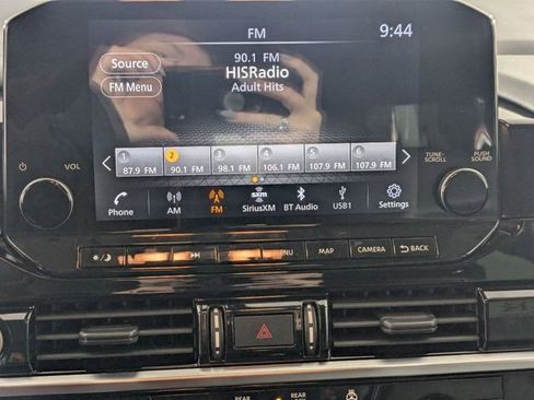 Used 2023 Nissan Pathfinder SL w/ Black Appearance Package image 19