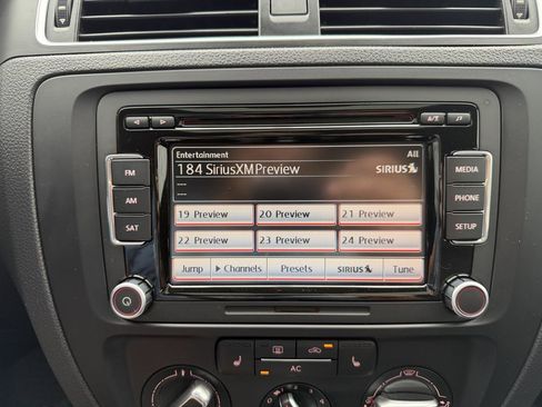 Used 2012 Volkswagen Jetta SE FWD image 34