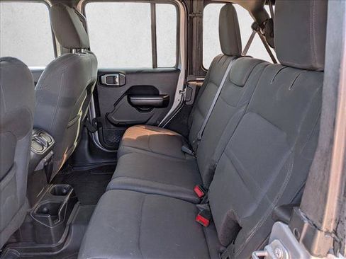 Used 2018 Jeep Wrangler Unlimited Sport S AWD/4WD image 16