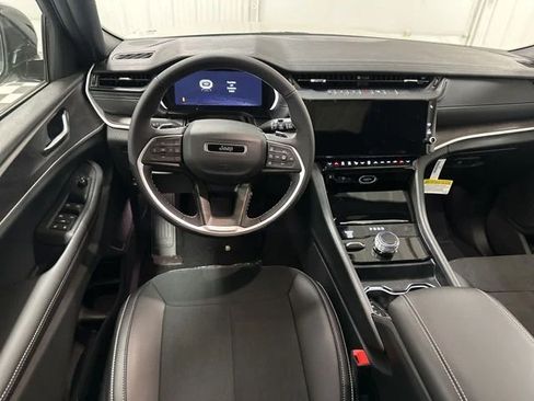 Used 2026 Jeep Grand Cherokee Altitude AWD/4WD image 16