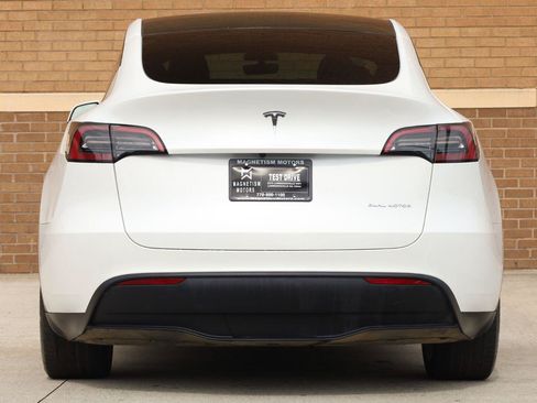 Used 2023 Tesla Model Y AWD image 7