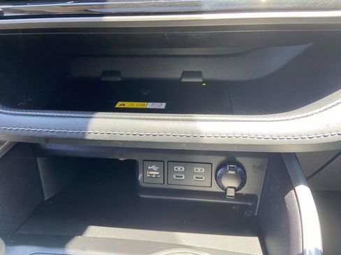 Used 2023 Toyota Highlander XLE FWD image 27
