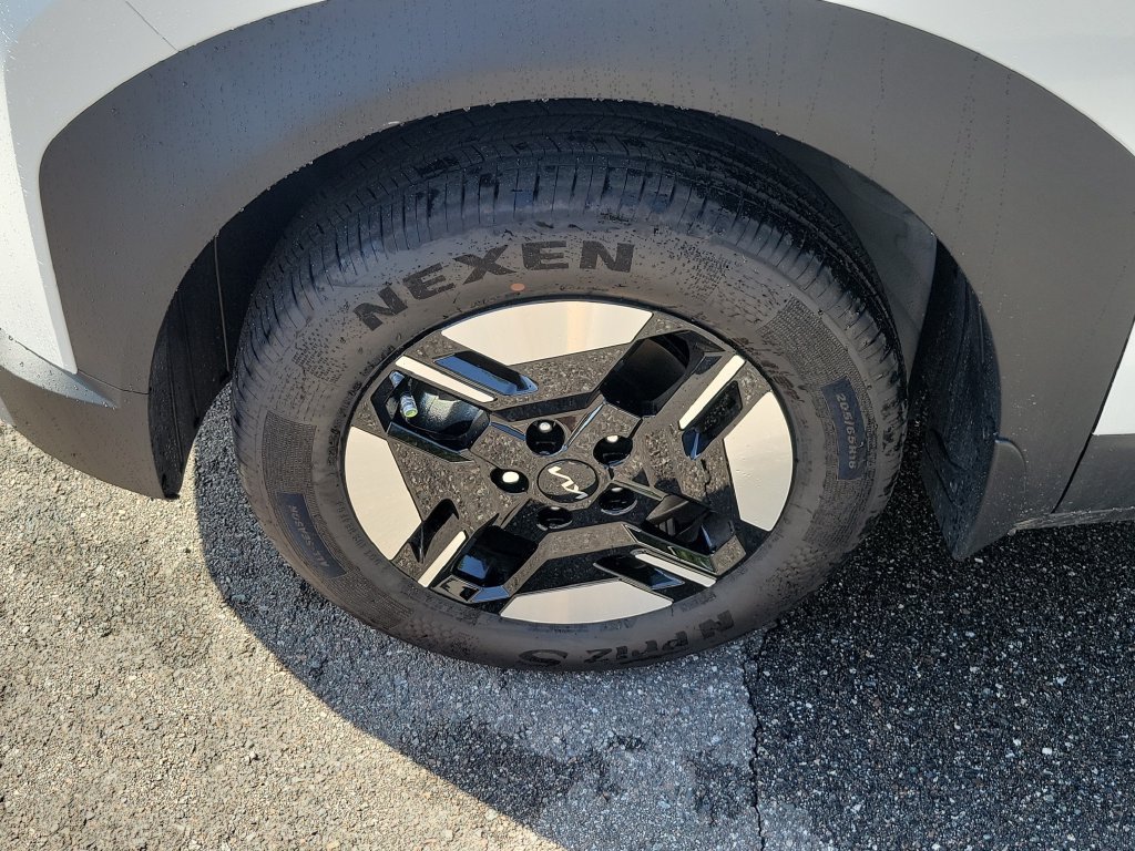 New 2027 Kia Seltos LX FWD image 35