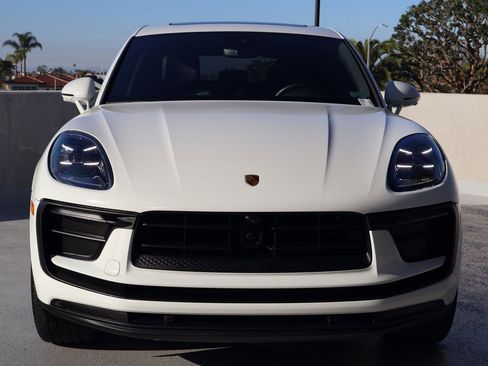 Certified 2025 Porsche Macan image 6