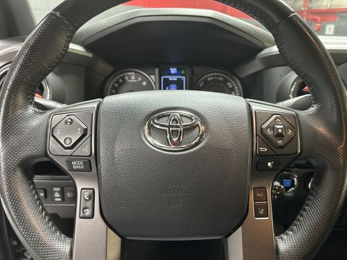 Used 2019 Toyota Tacoma TRD Off-Road w/ Technology Package AWD/4WD image 18