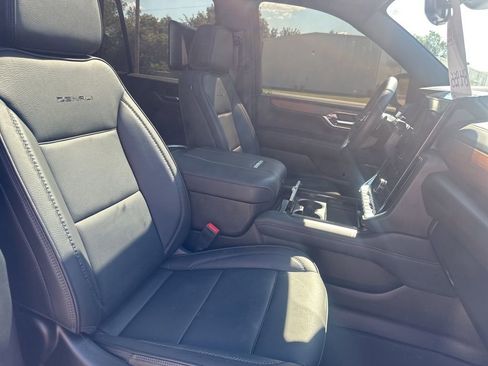 Used 2025 GMC Yukon Denali w/ Denali Reserve Package AWD/4WD image 41