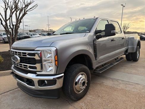 Used 2024 Ford F350 XLT image 2