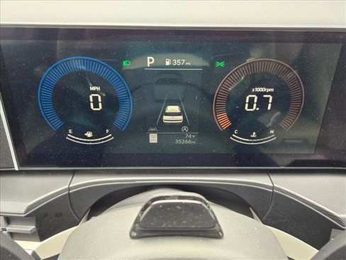 Used 2025 Hyundai Santa Fe SEL image 13