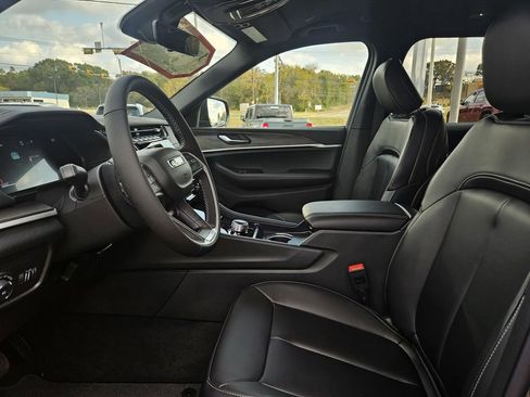 New 2025 Jeep Grand Cherokee L Limited image 11