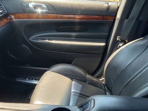 Used 2014 Lincoln MKT AWD image 16