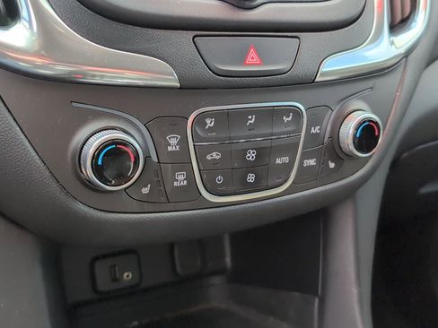 Used 2018 Chevrolet Equinox LT FWD image 31