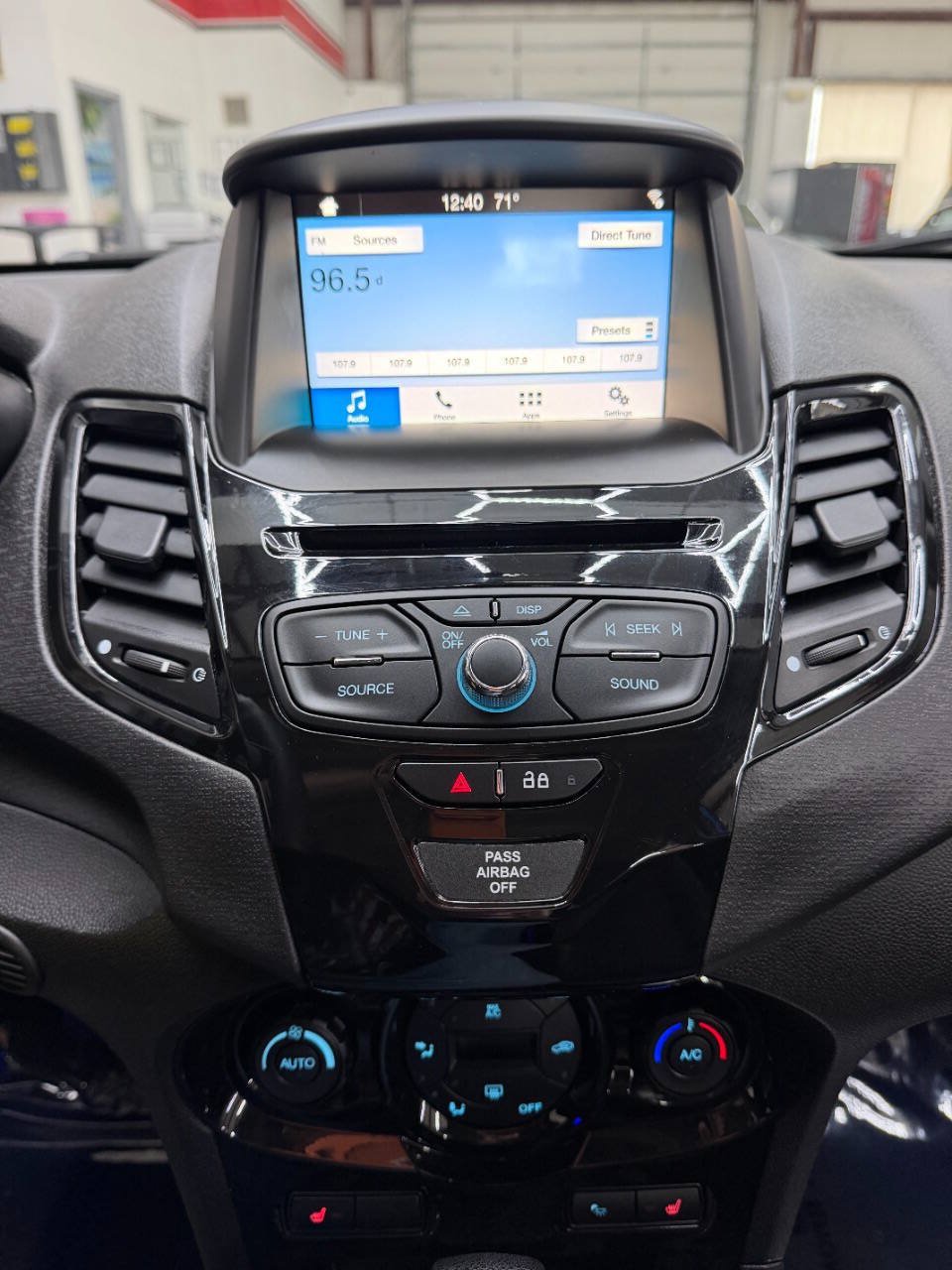 Used 2018 Ford Fiesta SE w/ Equipment Group 201A FWD image 26