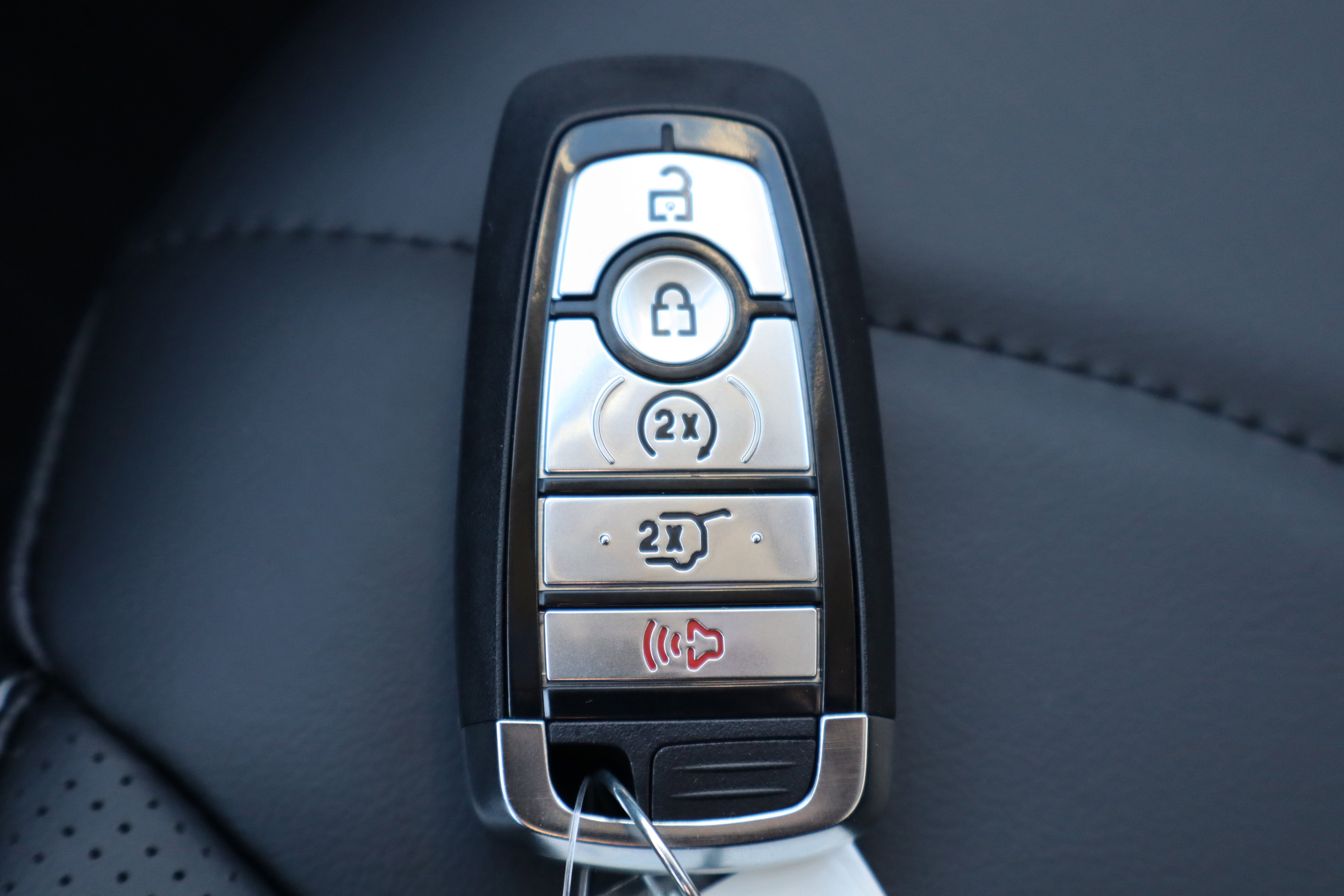 New 2025 Ford Escape SE w/ PHEV Premium Package FWD image 33