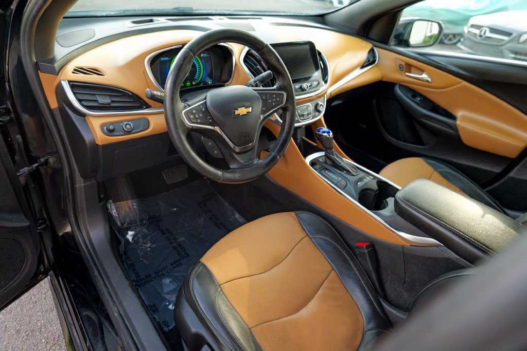 Used 2018 Chevrolet Volt Premier w/ Driver Confidence Package FWD image 21